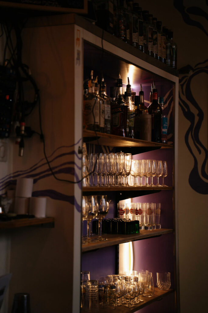 Étagères du bar Module à Nantes - Photographe Restaurants Toulouse | Alba
