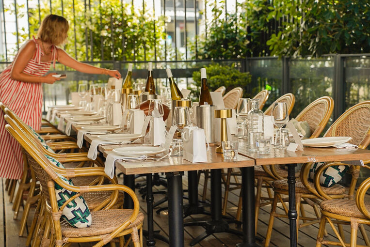 Table des convives dressée pour l'événement Le Rendez-vous au Restaurant Goguette à Nantes - Photographe Événements Toulouse | Alba