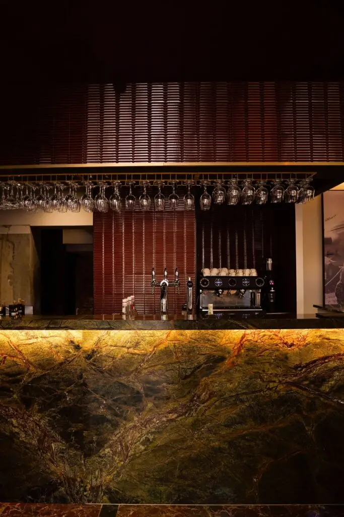 Bar lumineux Gruppomimo - Photographe Restaurant Toulouse | Alba