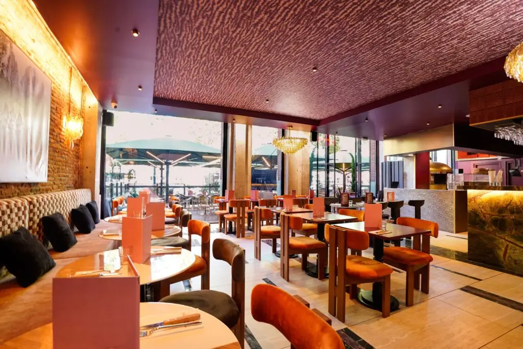 Grand angle pièce principale Gruppomimo - Photographe Restaurant Toulouse | Alba